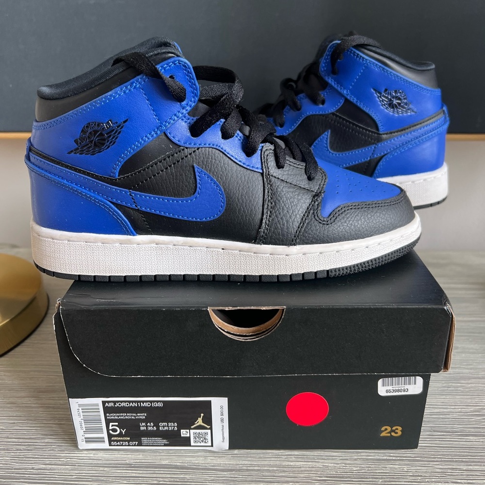 AIR JORDAN Retro 1 Mid Hyper Royal Size 5 Youth or 7 Womens. Worn 2x like new